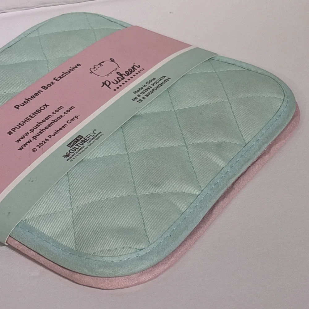 Pusheen Box Exclusive Kitchen December 2024 Set of 2 Christmas Pot Holders Pink
